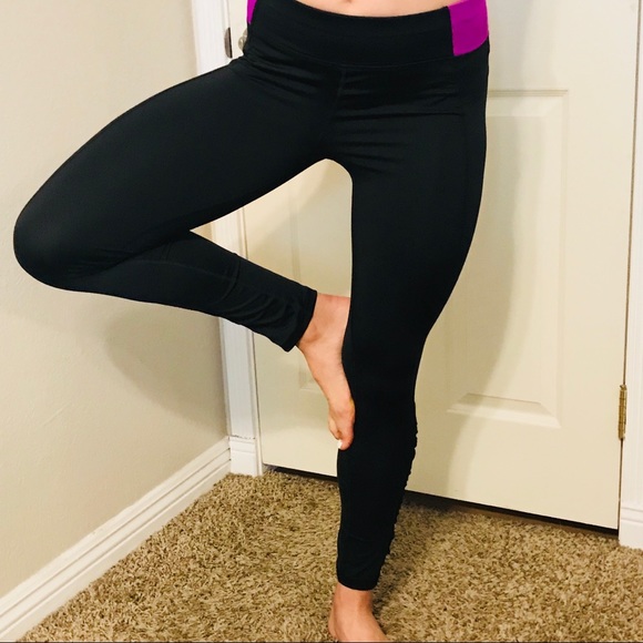 ‼️SOLD OUT‼️ Calvin Klein Performance Leggings - Picture 4 of 5